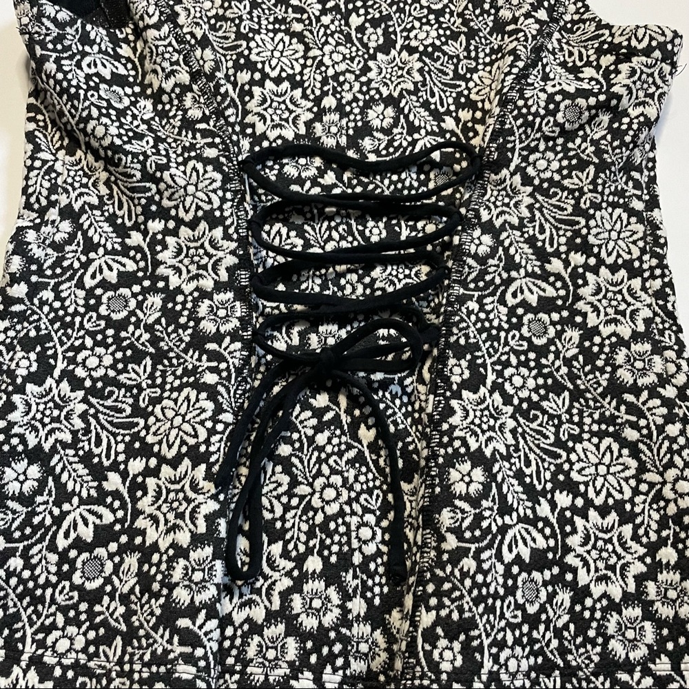 Anthropologie Vanessa Virginia Sleeveless Blouse Lace Back Decoration Accent XS - Picture 5 of 7